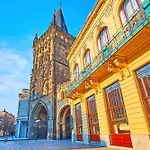 منزل للإقامة V Prazskych Holesovicich C1 *
